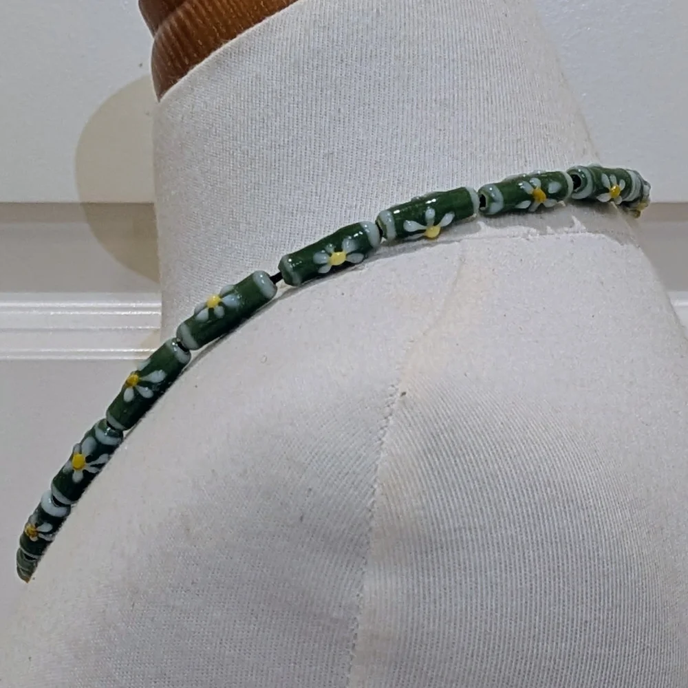 NWOT Beckwoman 18" Hand Blown Floral Glass Bead Stretch Necklace - Picture 4 of 7